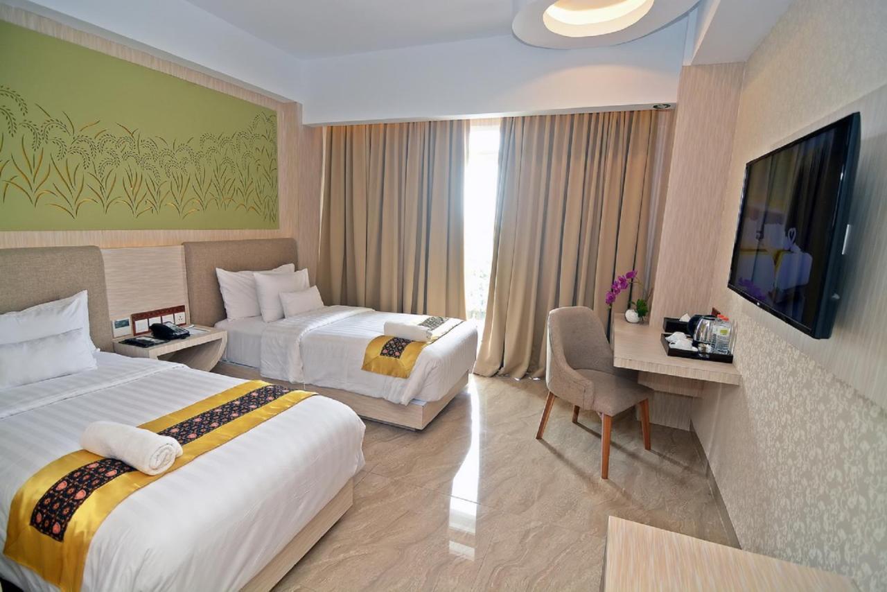 Kj Hotel יוגיאקרטה מראה חיצוני תמונה