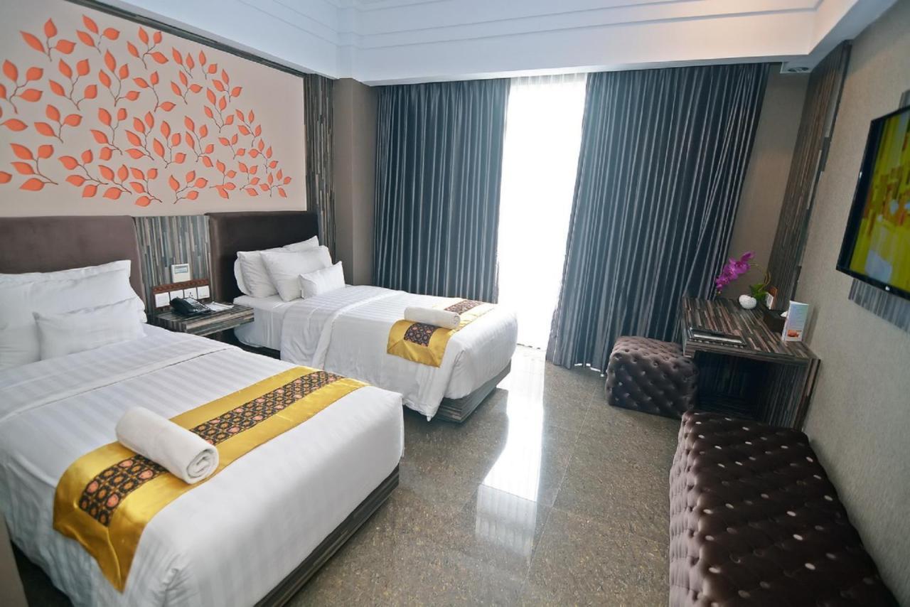 Kj Hotel יוגיאקרטה מראה חיצוני תמונה