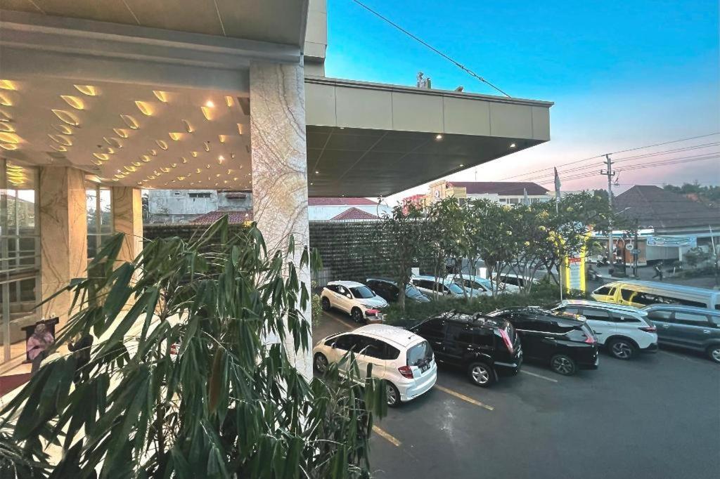 Kj Hotel יוגיאקרטה מראה חיצוני תמונה