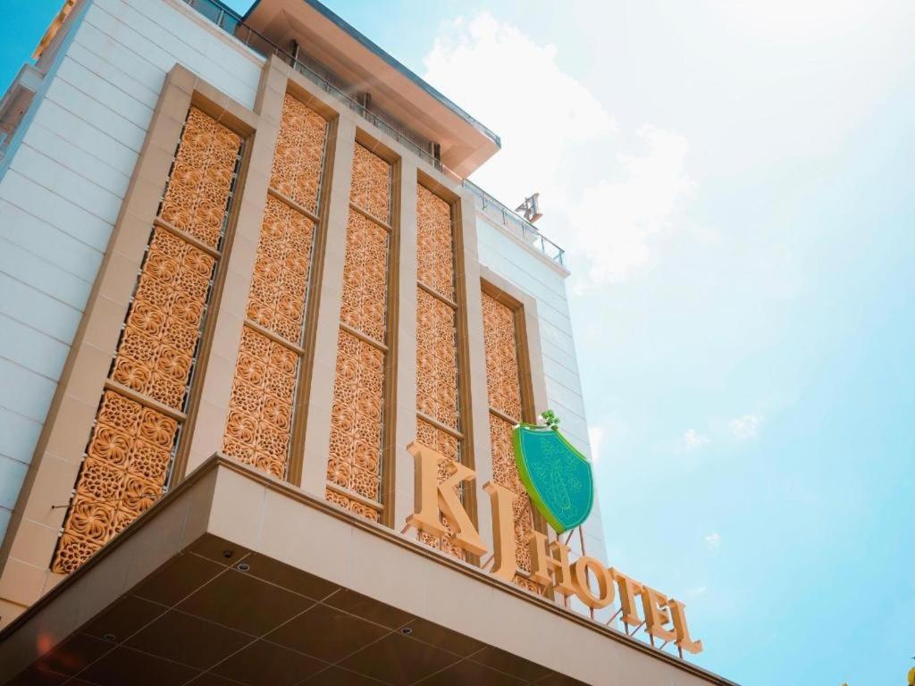 Kj Hotel יוגיאקרטה מראה חיצוני תמונה