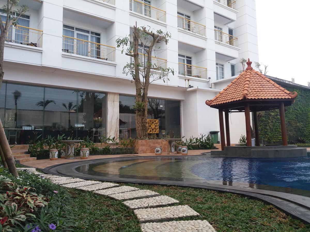Kj Hotel יוגיאקרטה מראה חיצוני תמונה